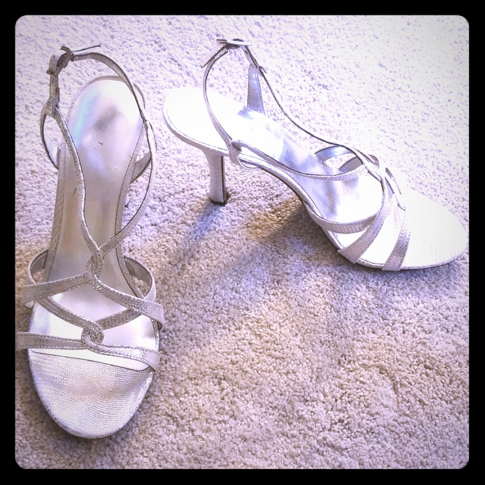 KELLY AND KATIE Knockin Sandal
